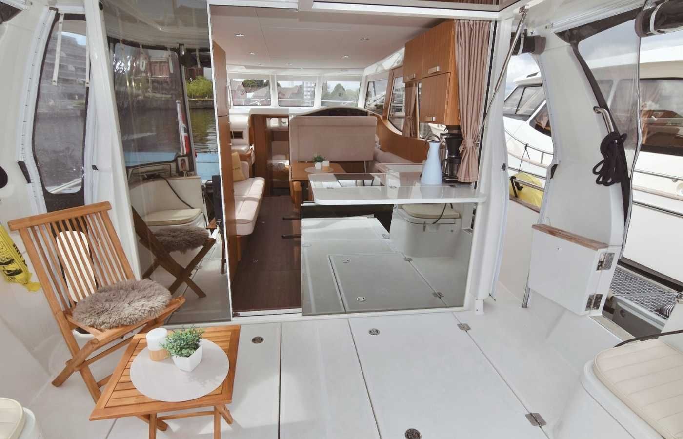 Rear deck on Greenline 33