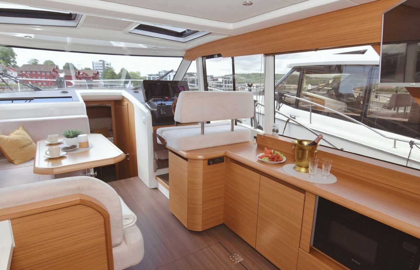 Greenline 39 -lounge and captains console on board electric boat