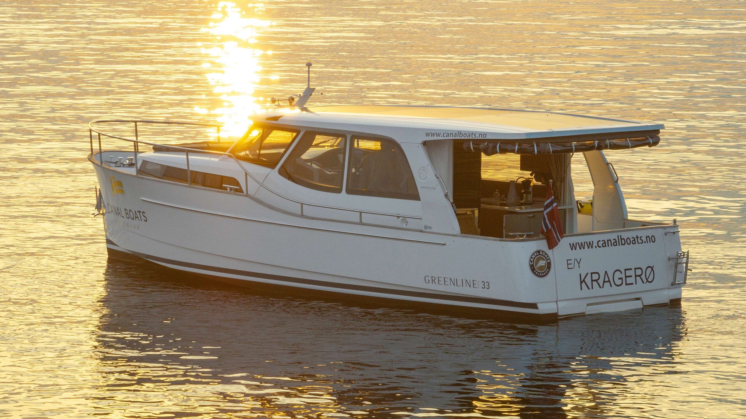 Rear of the electric boat Greenline 33 E-Drive